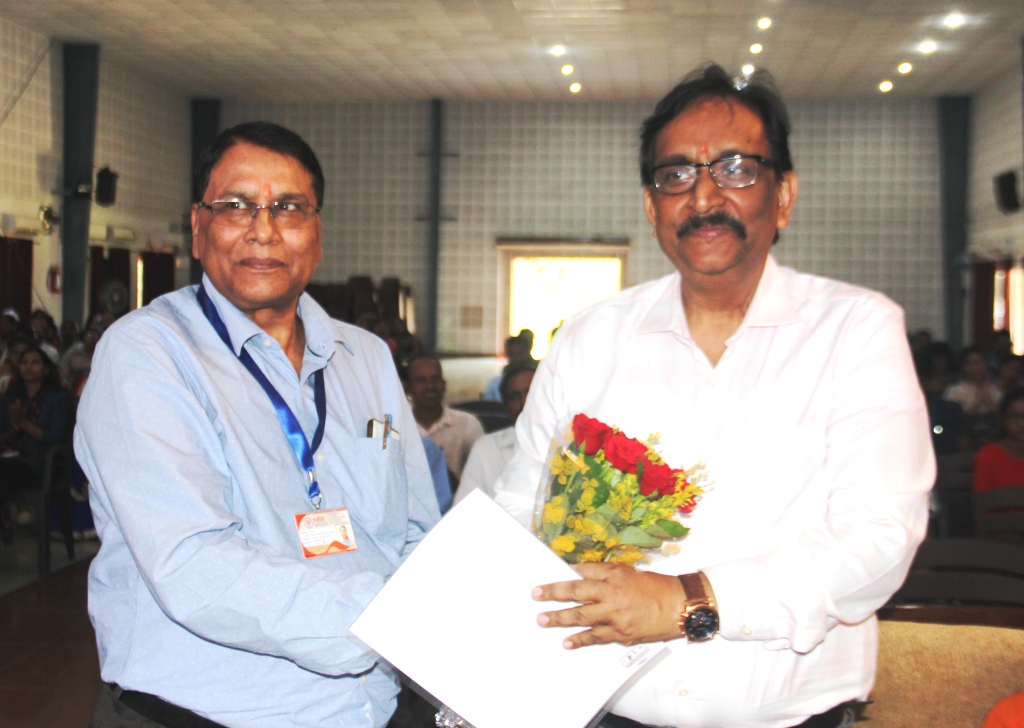Induction : Dean (Academic) Felicitating Chief guest Dr Vishnu Priye ,IIT Ranchi