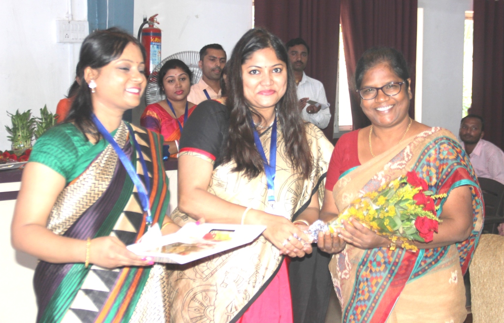 Induction : Faculty  Felicitating Principal Mrs. Subani Bara MBINCT (SBU) 